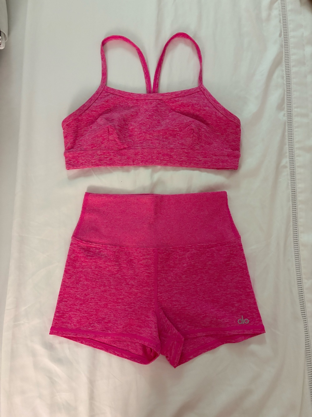 ALO Yoga Alosoft gratitude Bra M and short S ,color Heather Hot Pink